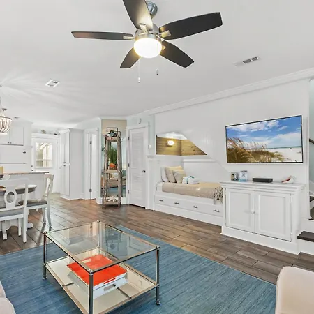 Villa Searenity Awaits: 2-Bd, 2-Ba Coastal Escape! Perfect For 5! Pet Friendly!